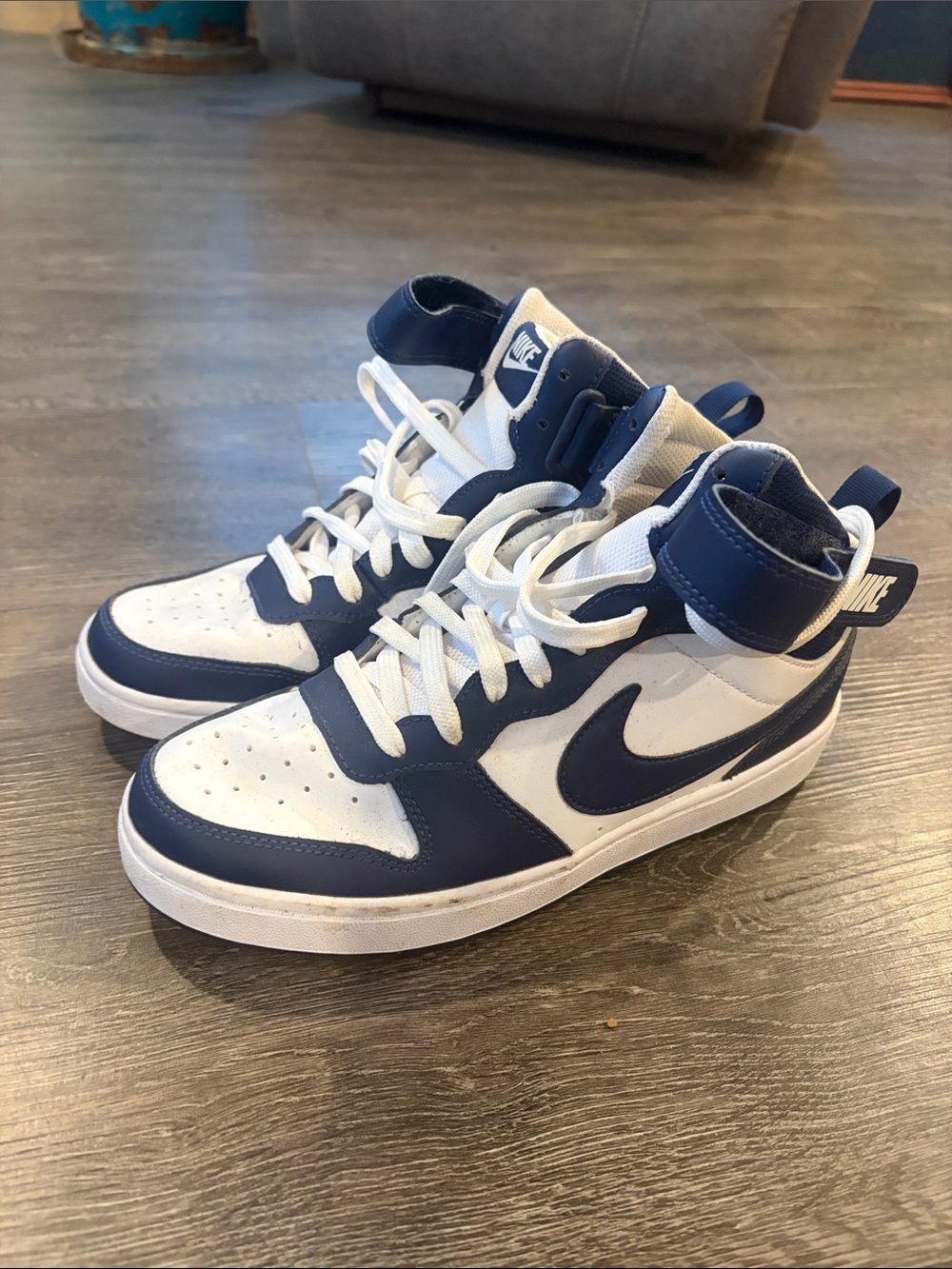 Boys Nike Court Borough Mid